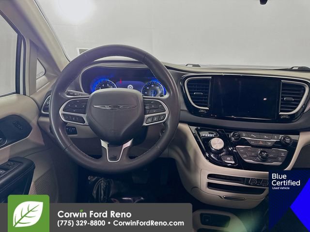 Used 2023 Chrysler Pacifica Touring-L FWD image 23