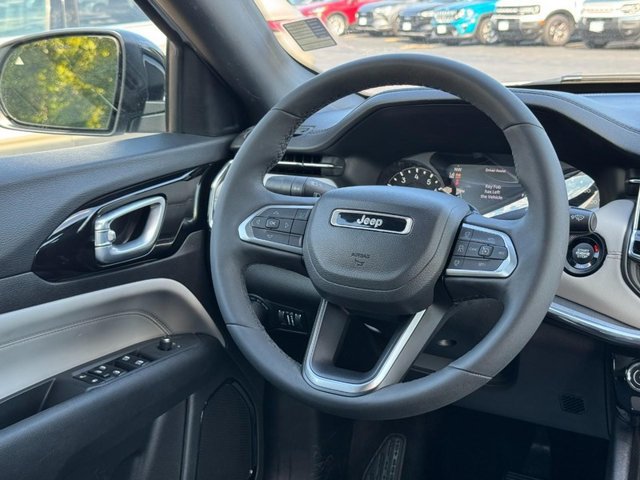 Used 2023 Jeep Compass Limited AWD/4WD image 12