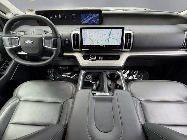 Certified 2025 Ford Expedition Active AWD/4WD image 3