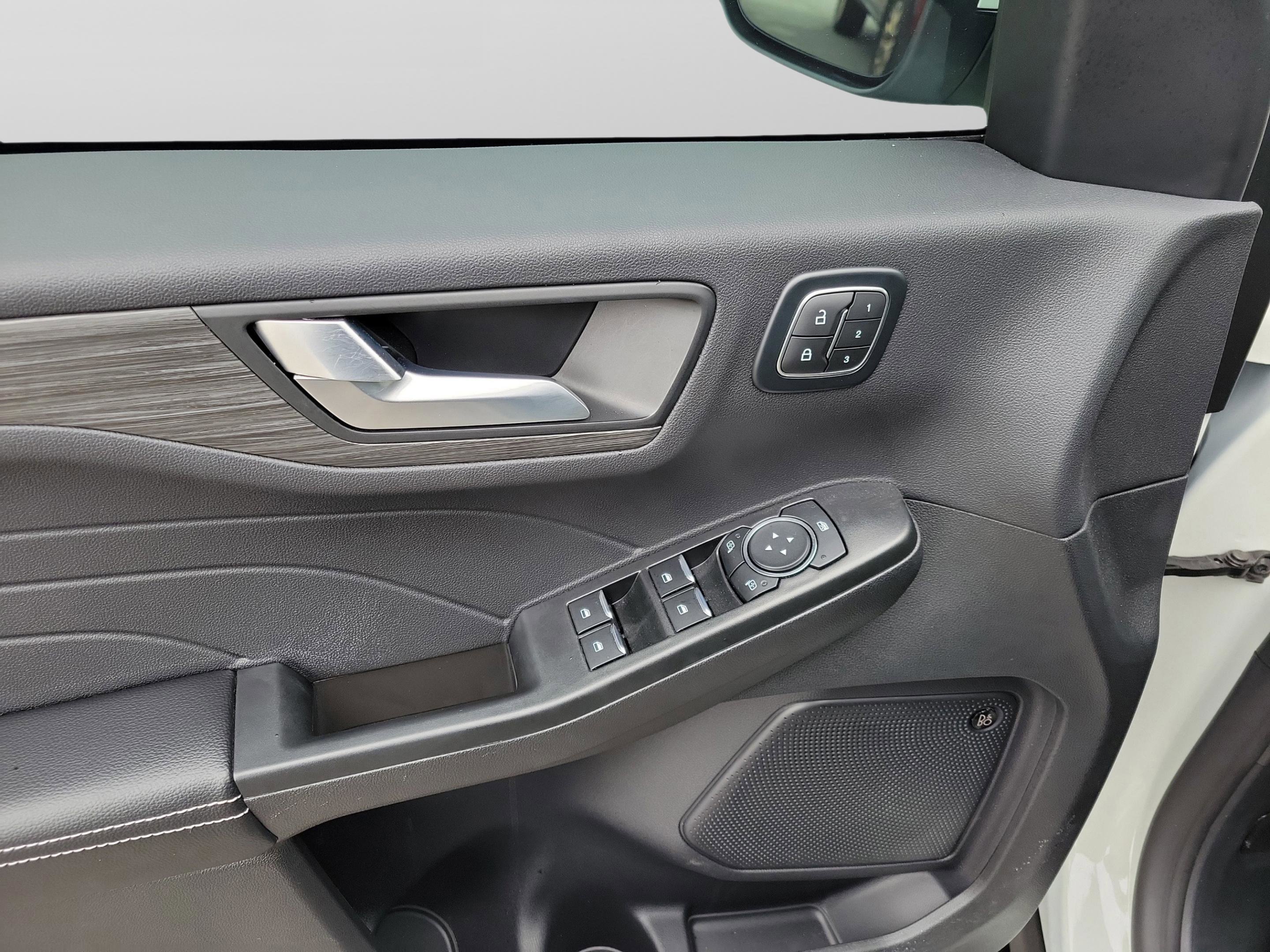 Certified 2024 Ford Escape SE w/ PHEV Premium Package image 25