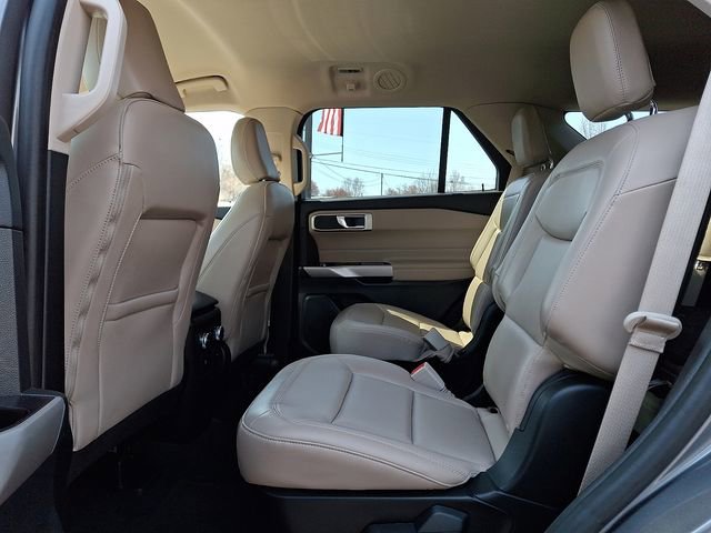 Certified 2022 Ford Explorer XLT w/ Equipment Group 202A image 10