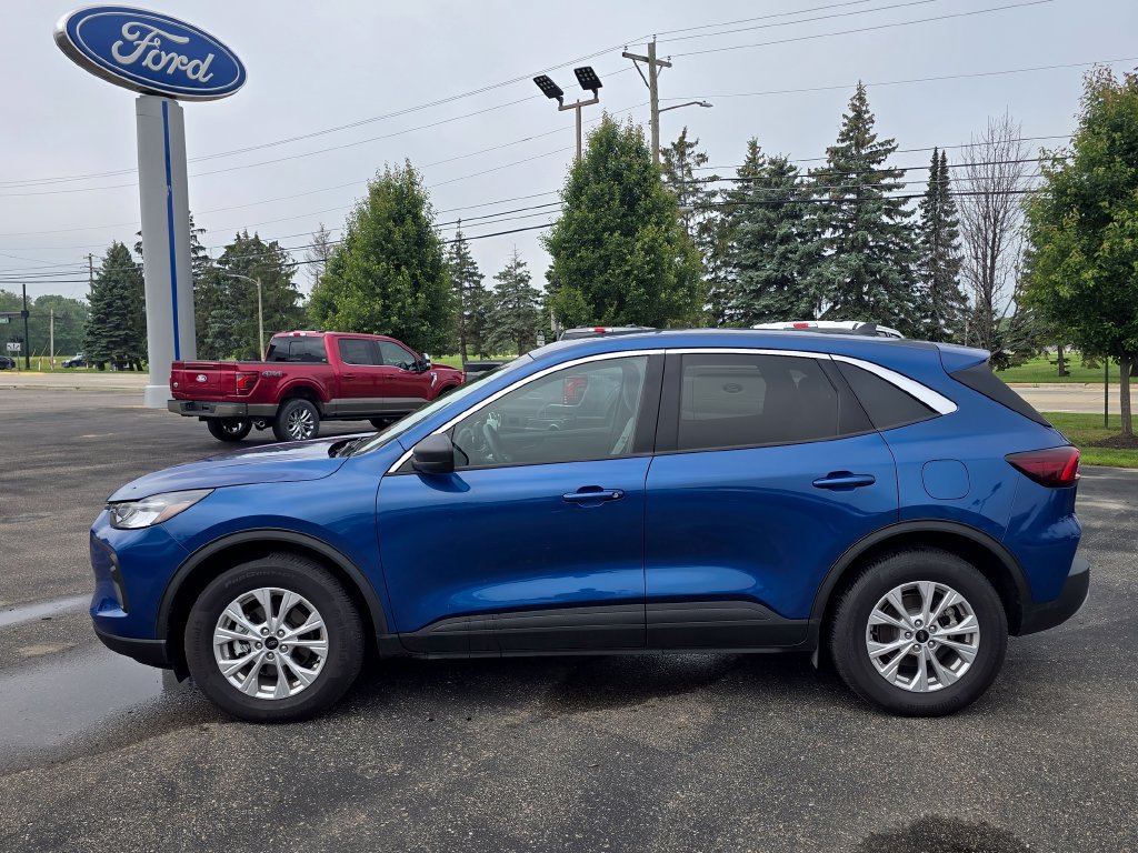 Certified 2023 Ford Escape Active AWD/4WD image 2