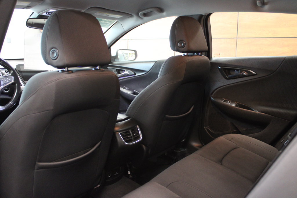 Used 2018 Chevrolet Malibu LT FWD image 32