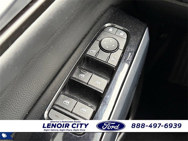 Used 2023 Nissan Pathfinder SL image 18