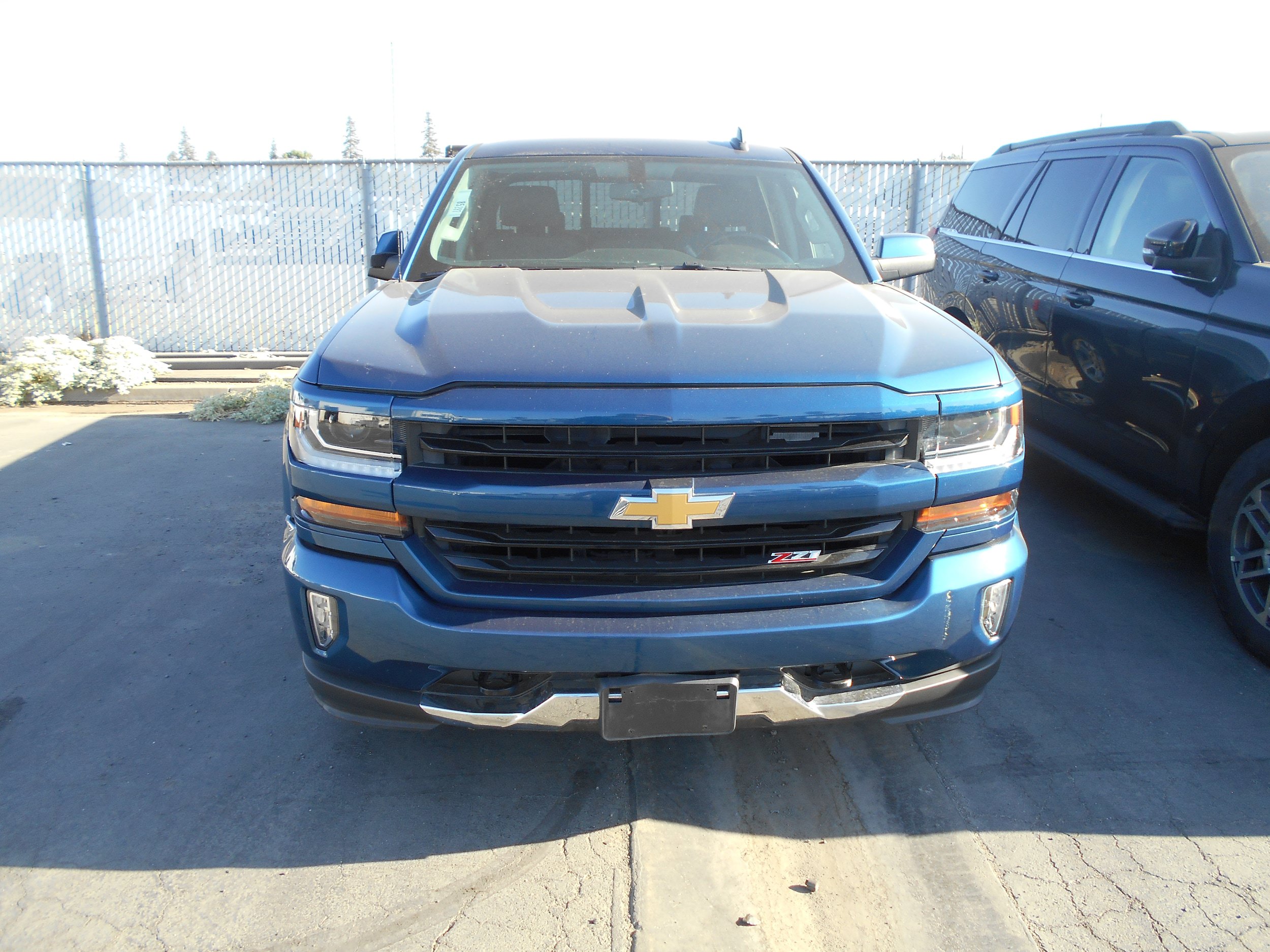 Used 2018 Chevrolet Silverado 1500 LT w/ All Star Edition AWD/4WD image 2