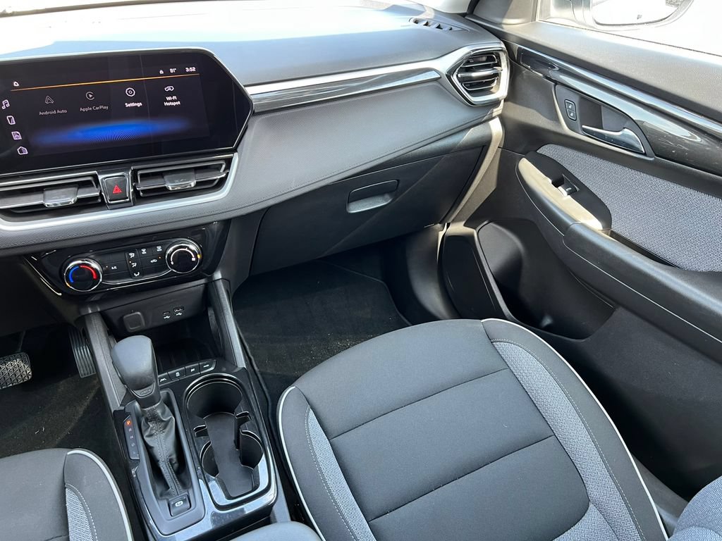 Used 2025 Chevrolet TrailBlazer LT AWD/4WD image 32