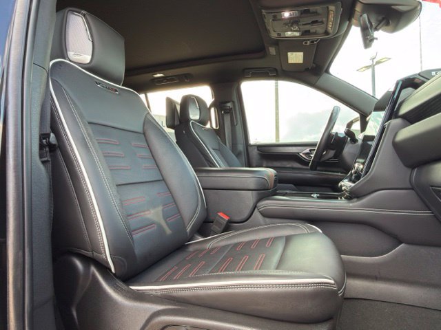 Used 2025 GMC Yukon AT4 Ultimate AWD/4WD image 19