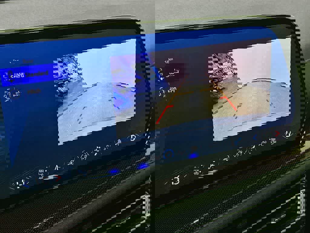 Used 2025 Chevrolet Traverse Z71 image 28