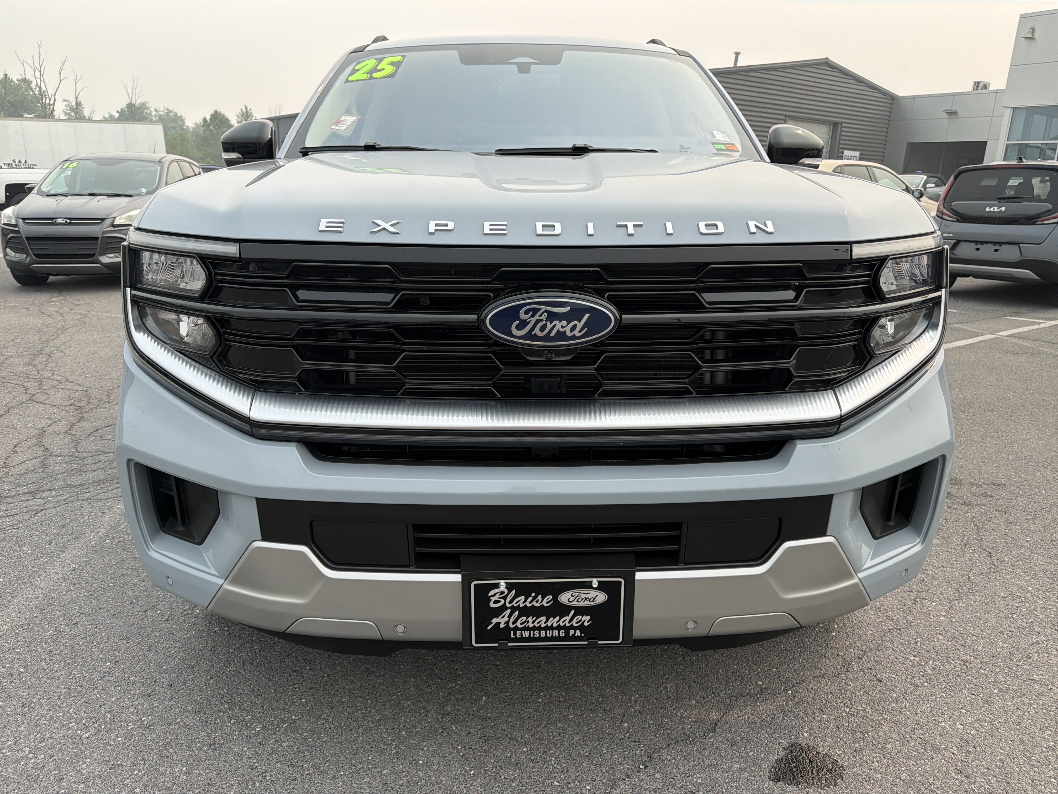 Certified 2025 Ford Expedition Max Platinum w/ Driver's Package AWD/4WD image 9