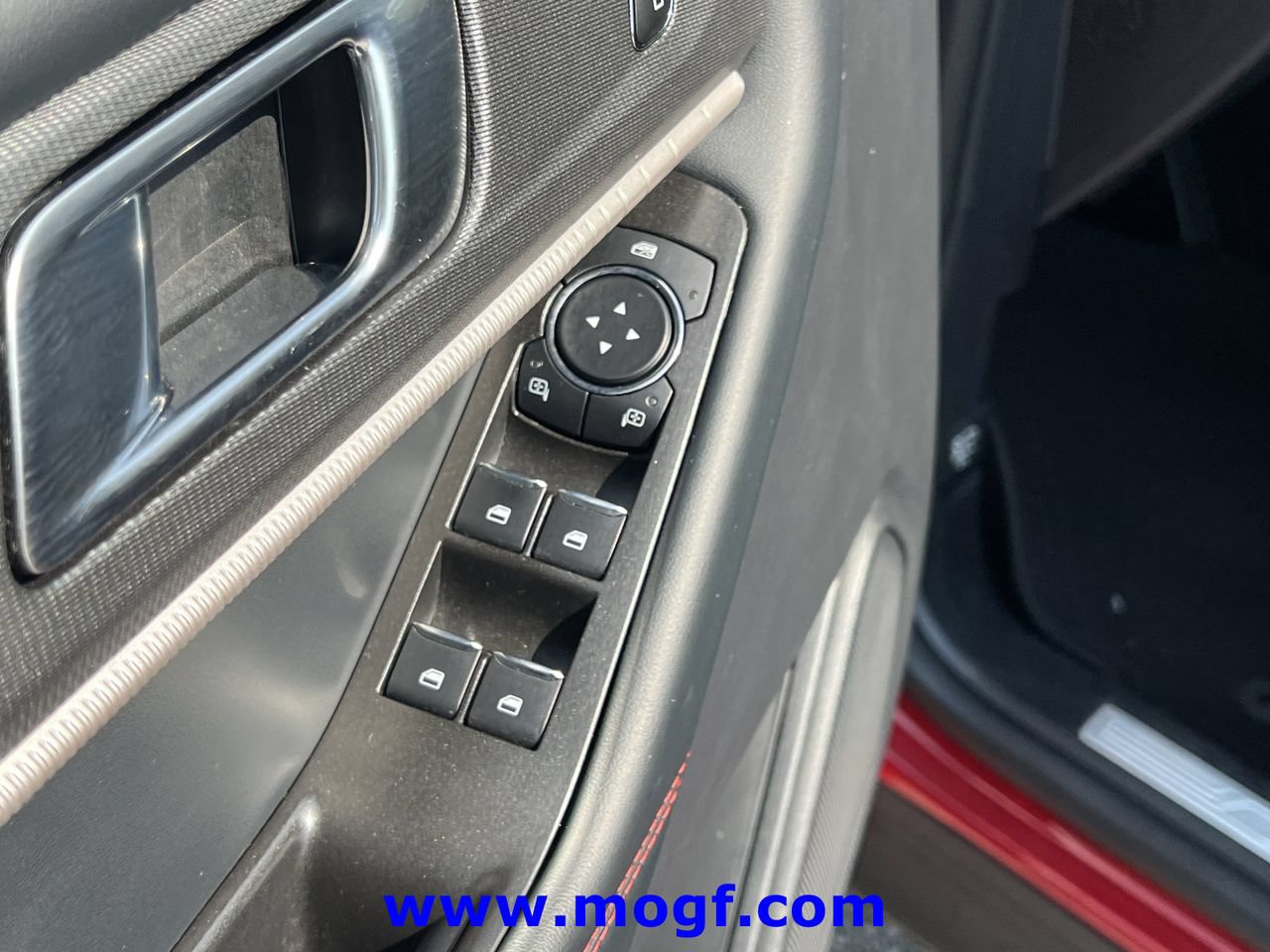 Certified 2025 Ford Explorer ST-Line AWD/4WD image 17