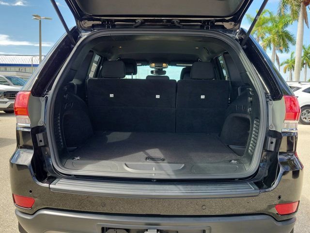 Used 2017 Jeep Grand Cherokee Laredo w/ Quick Order Package 23E AWD/4WD image 6