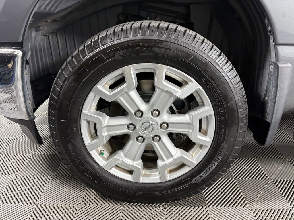Used 2017 Nissan Titan SV image 12