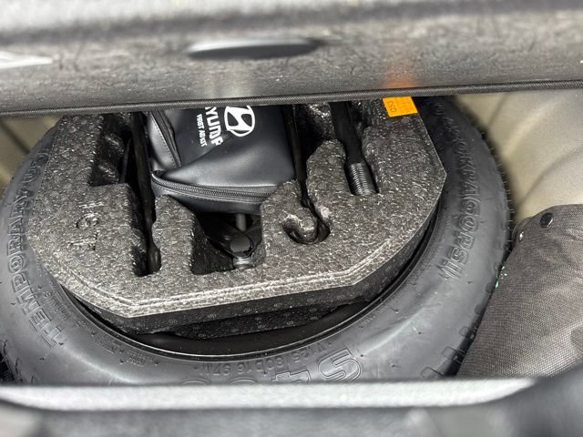 Used 2024 Hyundai Venue Limited FWD image 37