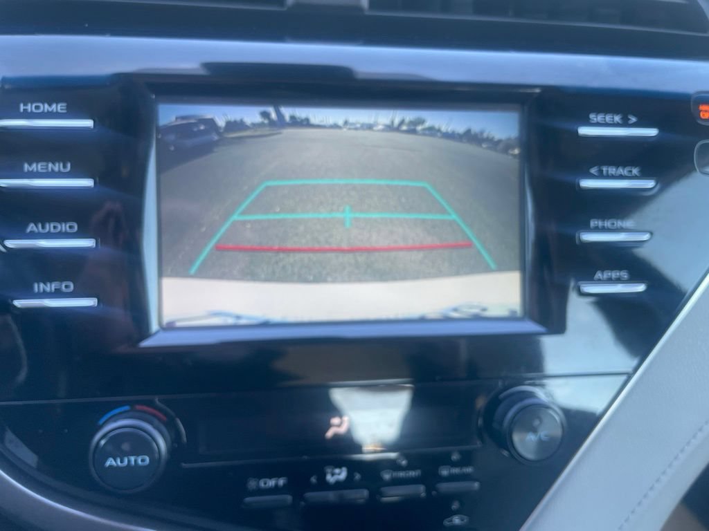 Used 2018 Toyota Camry SE FWD image 17