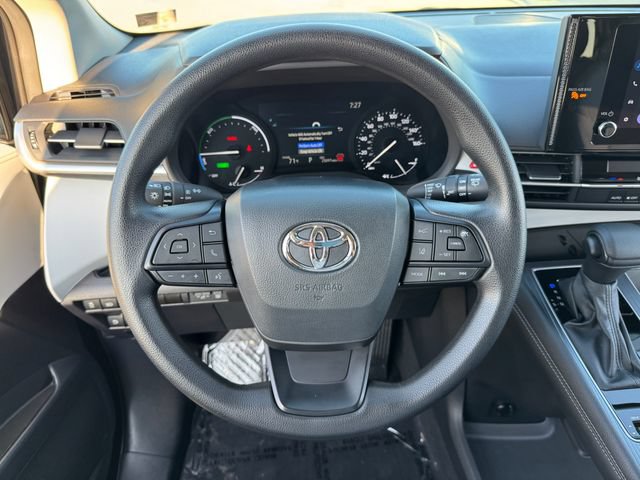 Used 2025 Toyota Sienna LE AWD/4WD image 22