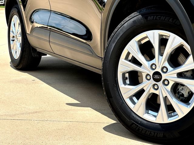 Certified 2025 Ford Escape Active w/ Tech Pack #1 FWD image 6