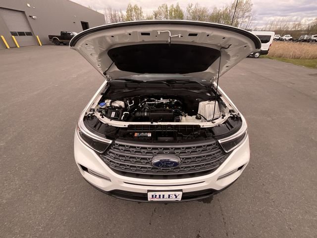 Certified 2022 Ford Explorer XLT w/ Equipment Group 202A AWD/4WD image 28