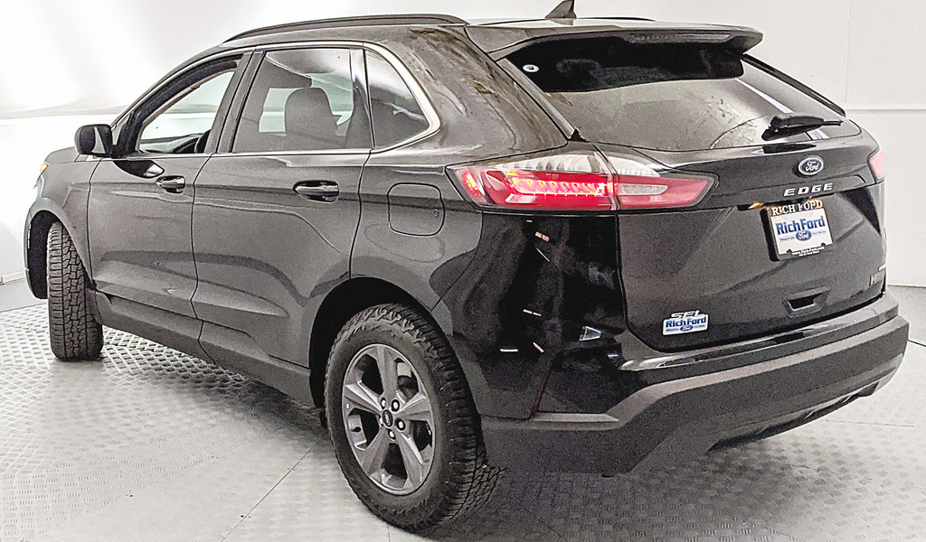 Certified 2022 Ford Edge SEL w/ Sport Appearance Package AWD/4WD image 4