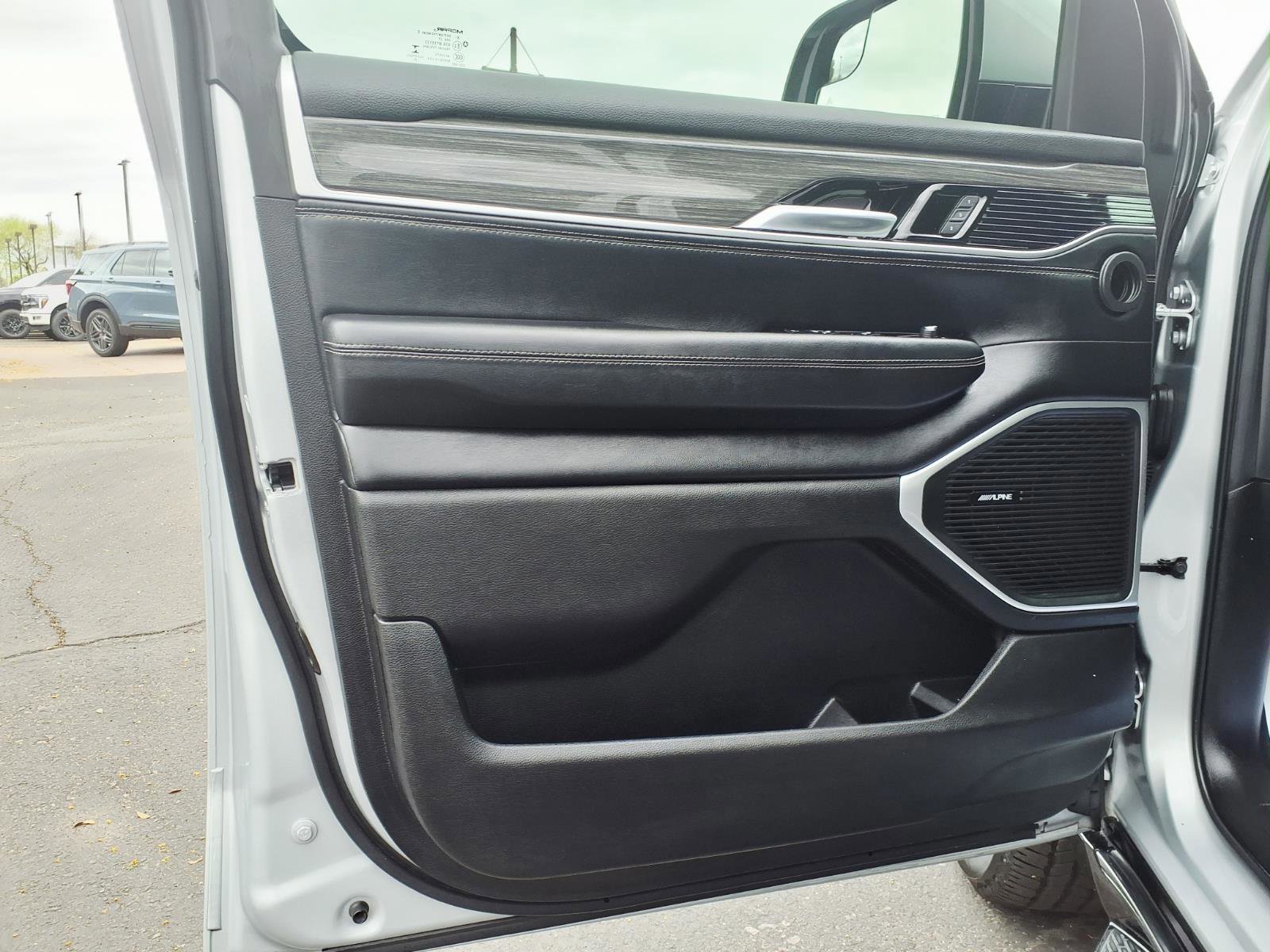 Used 2022 Jeep Wagoneer Series III w/ Flexible Seating Group image 21