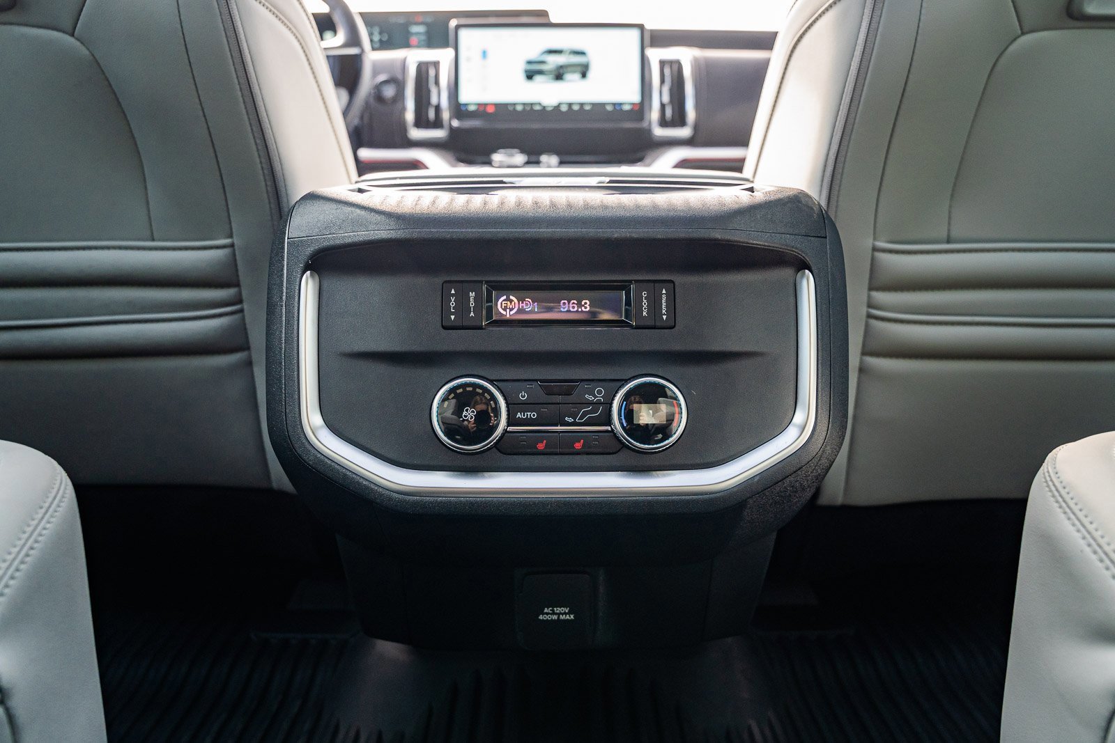 Certified 2025 Ford Expedition Platinum w/ Platinum Ultimate Package image 21