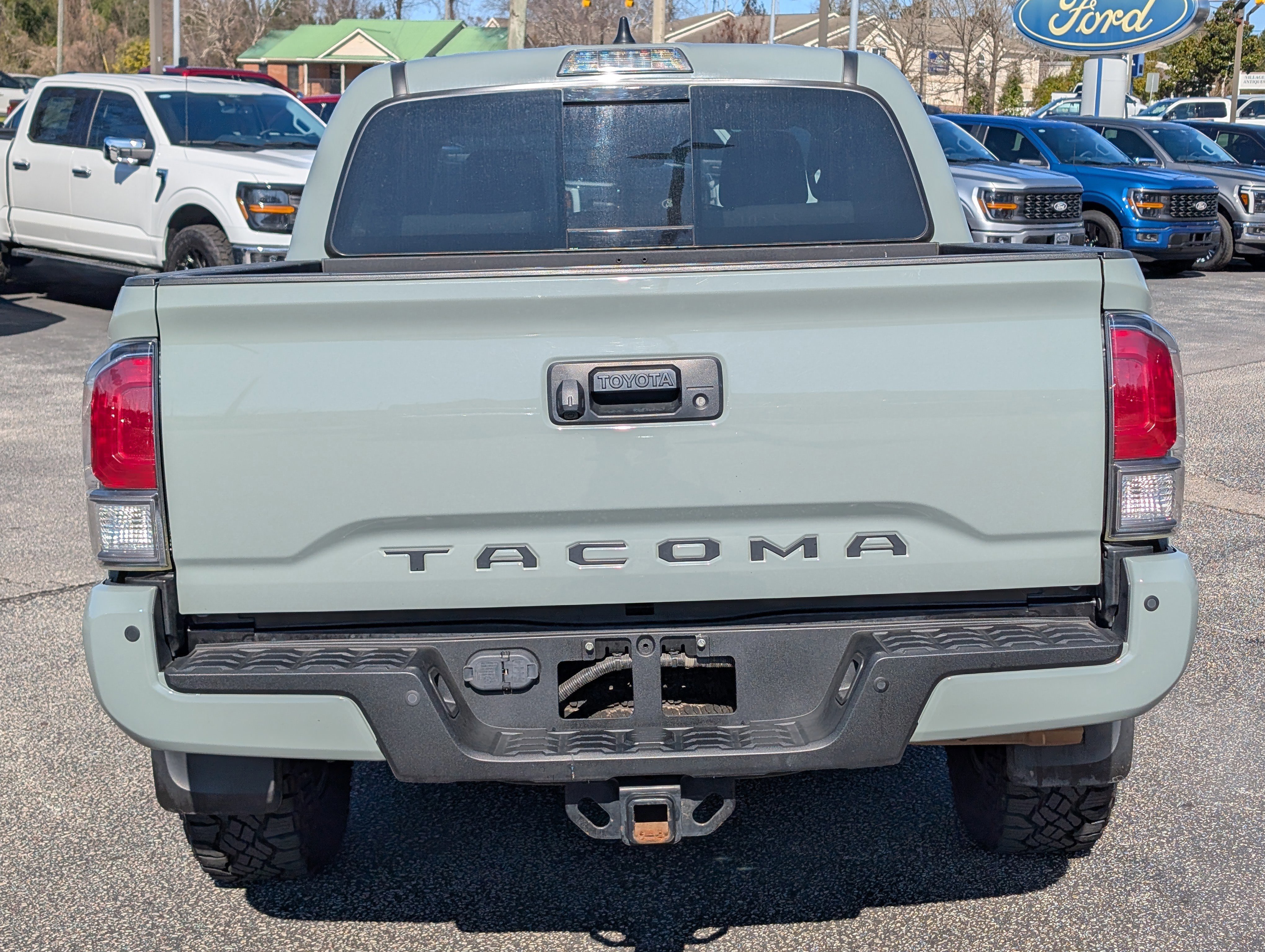 Used 2022 Toyota Tacoma TRD Off-Road w/ Technology Package image 4