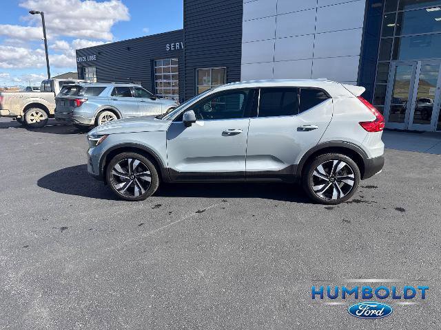 Used 2024 Volvo XC40 B5 Ultimate w/ Protection Package Premier image 2