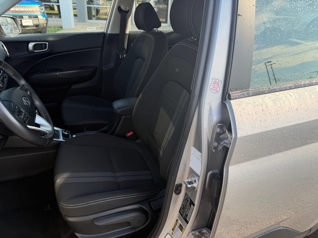 Used 2025 Hyundai Venue SEL FWD image 9