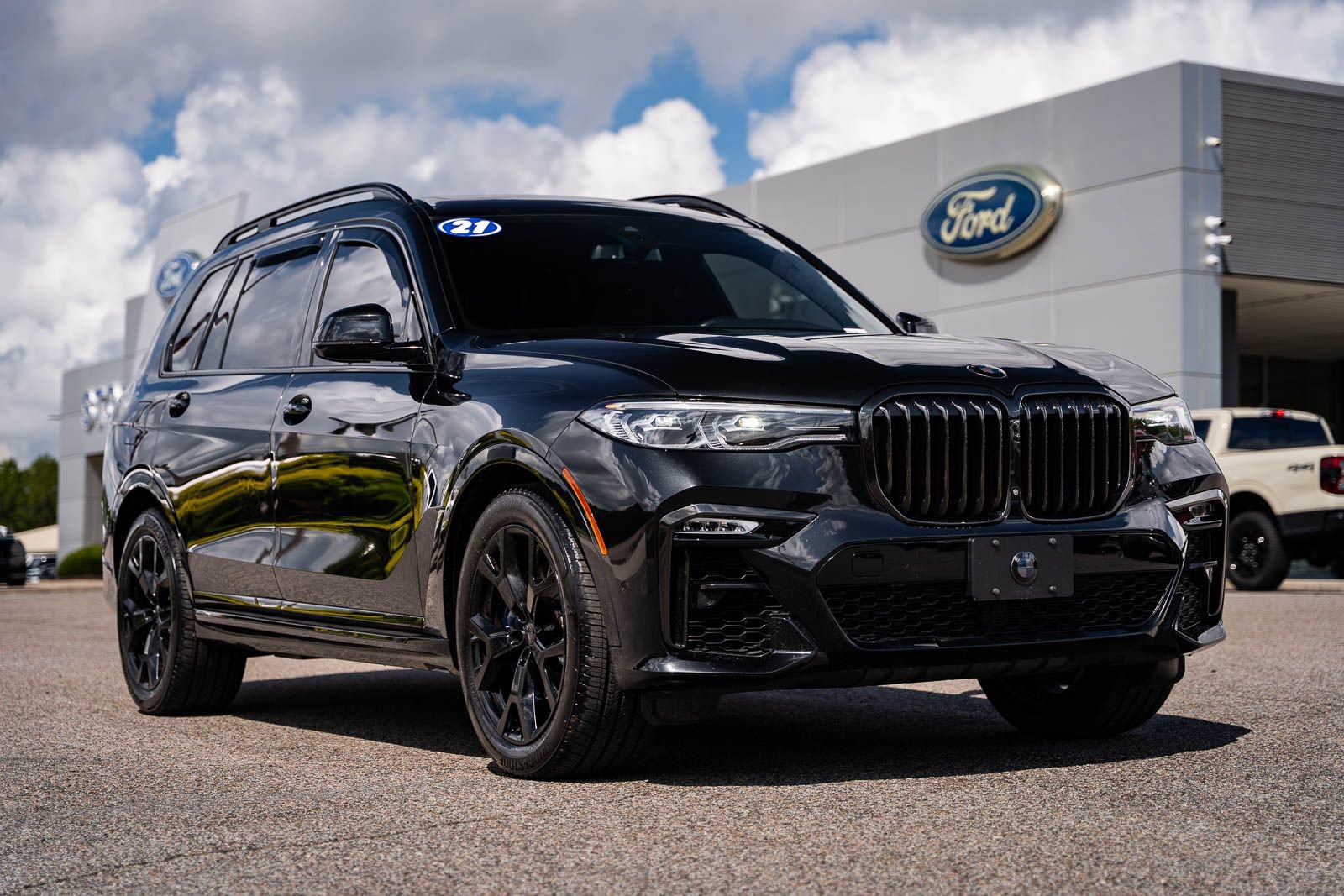 Used 2021 BMW X7 xDrive40i w/ M Sport Package AWD/4WD video 1