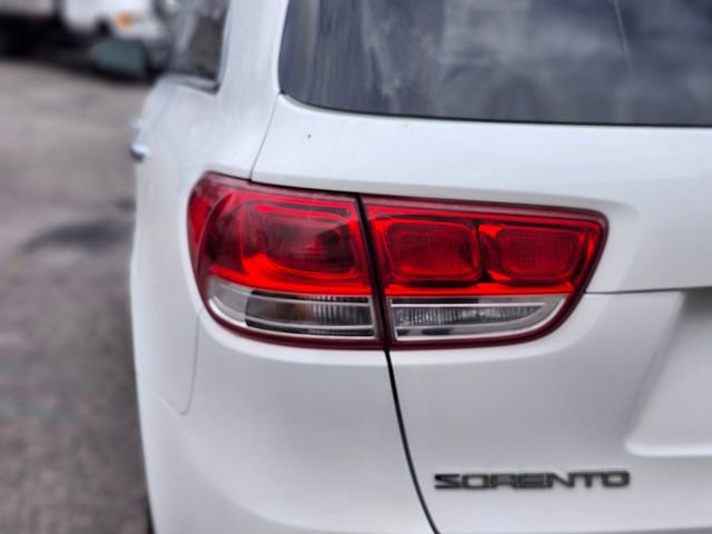 Used 2018 Kia Sorento LX image 9