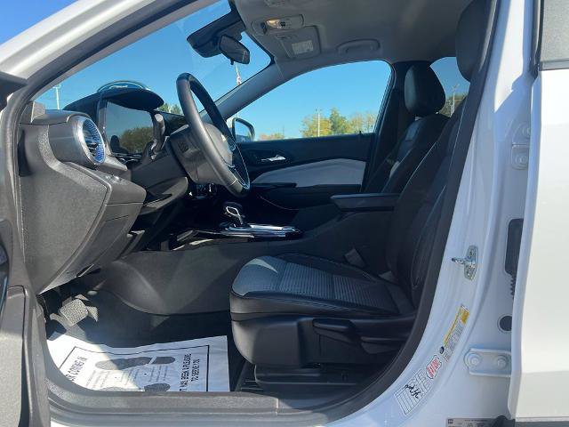 Used 2025 Chevrolet Trax LT w/ LT Convenience Package FWD image 18