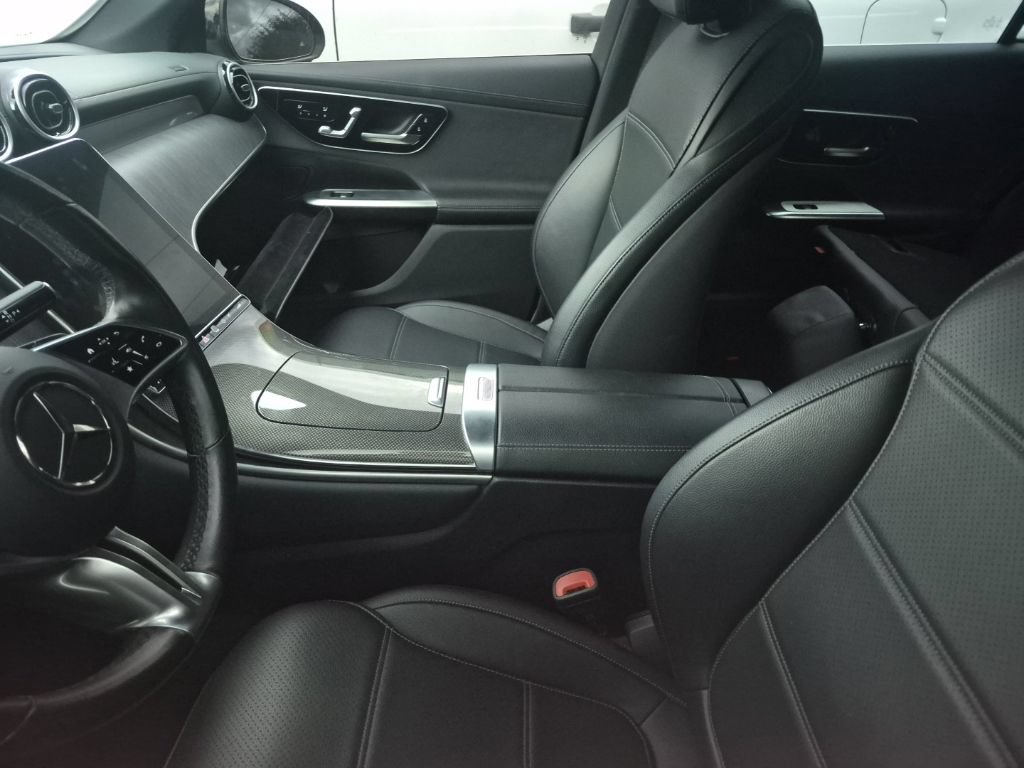 Used 2024 Mercedes-Benz GLC 300 4MATIC image 27