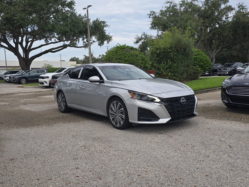 Used 2023 Nissan Altima 2.5 SL FWD image 2
