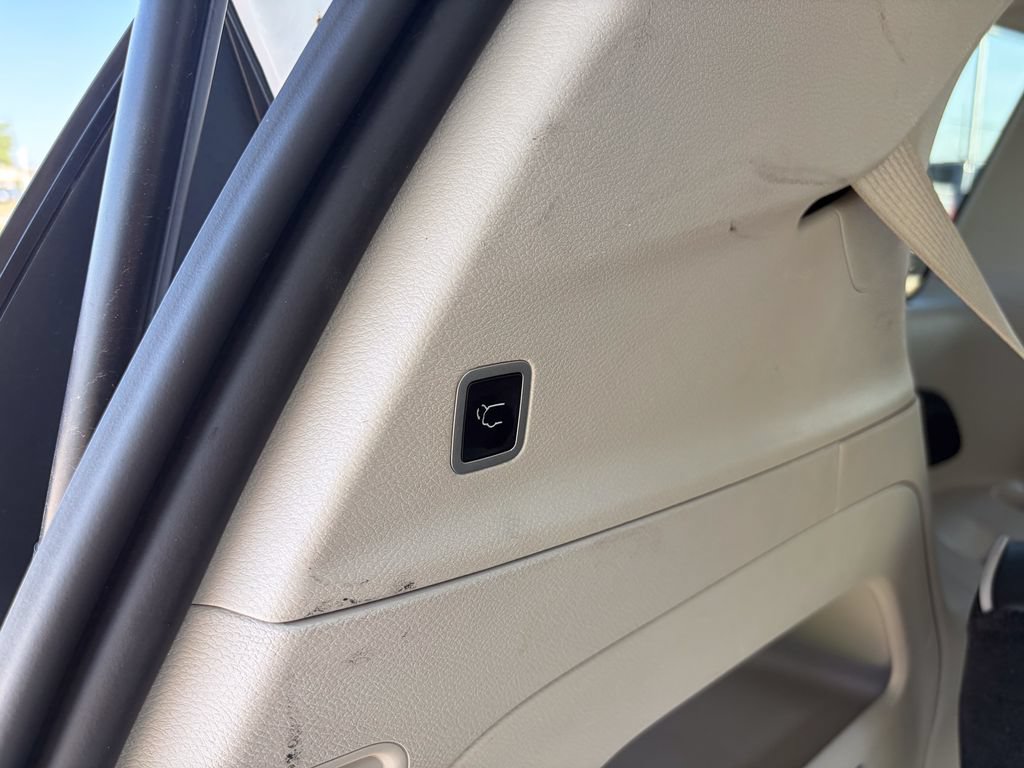Used 2024 Chrysler Pacifica Limited FWD image 16