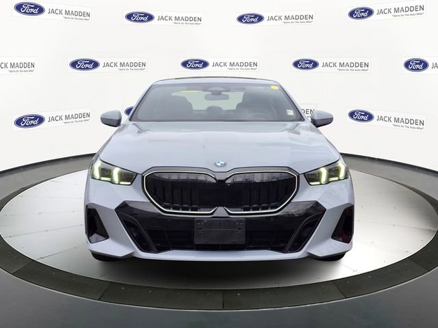 Used 2024 BMW 540i xDrive w/ Premium Package image 8