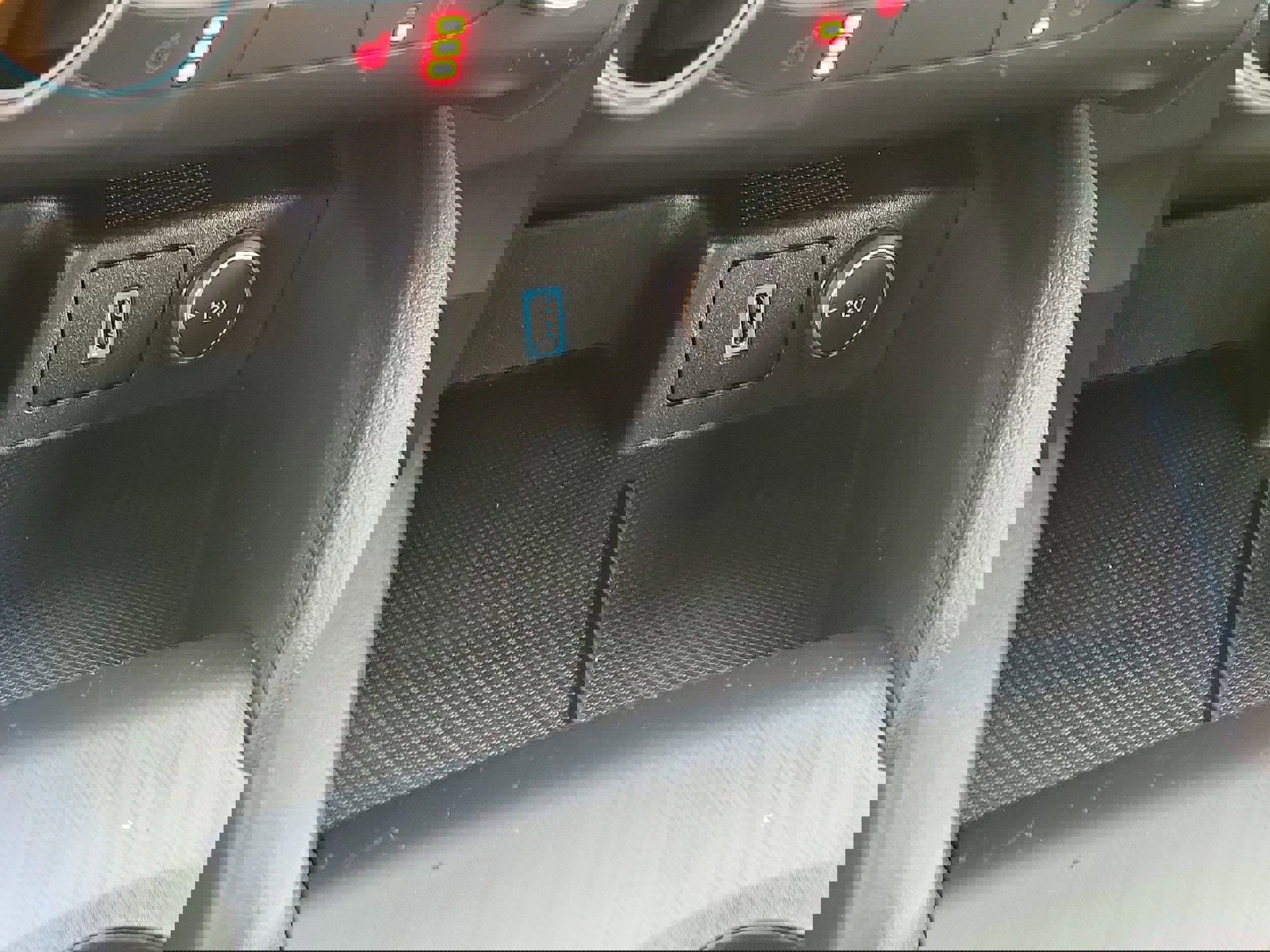 Certified 2020 Ford Escape SE image 30