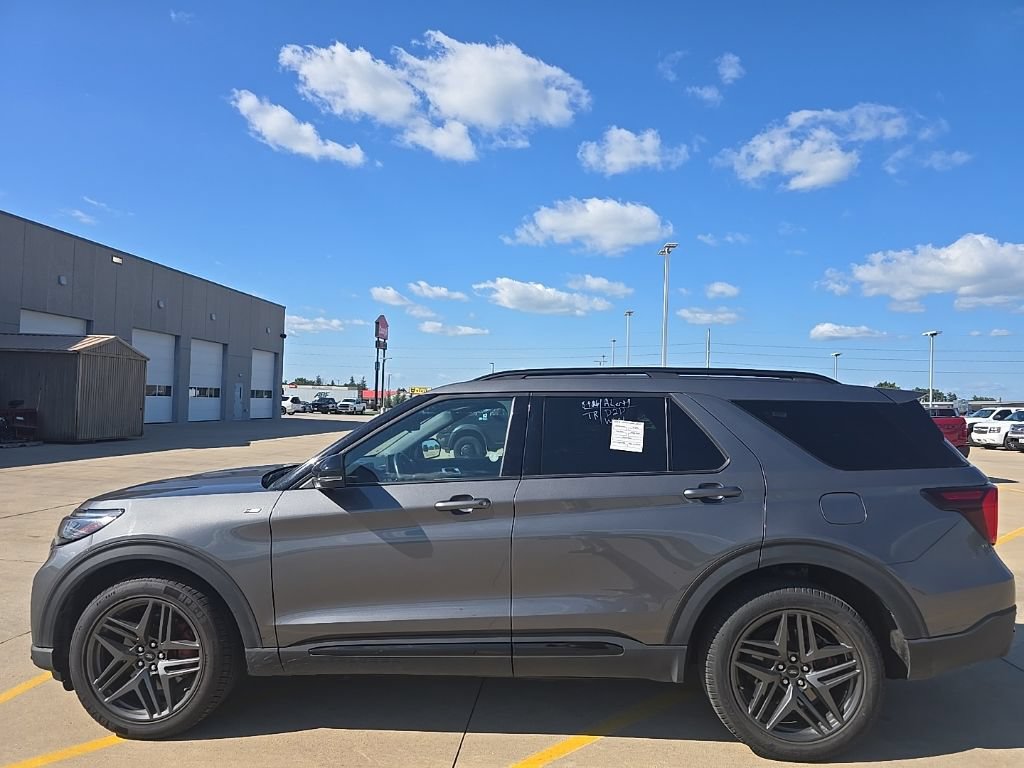 Certified 2025 Ford Explorer ST-Line w/ ST-Line Street Pack AWD/4WD image 8