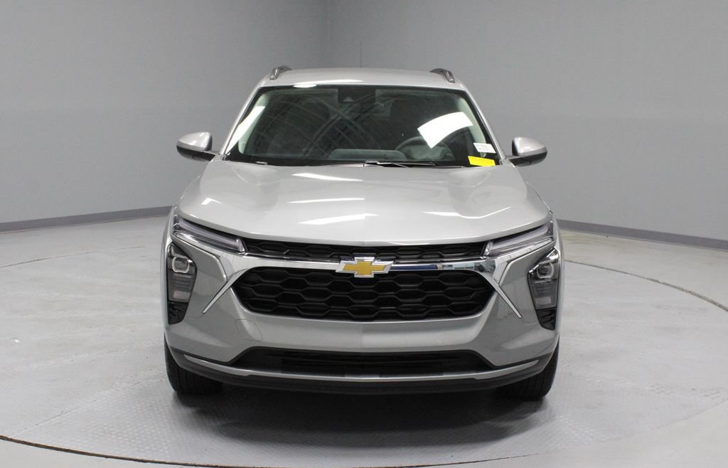 Used 2025 Chevrolet Trax LT FWD image 5