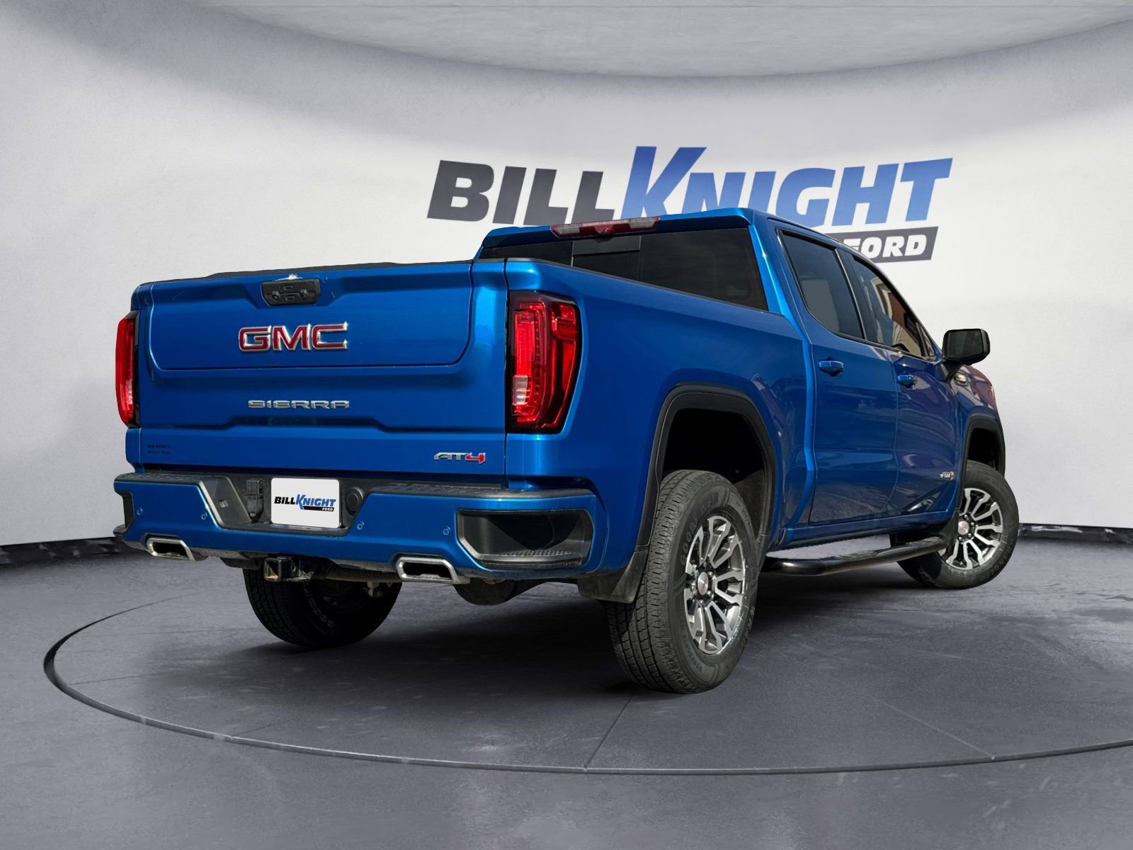 Used 2023 GMC Sierra 1500 AT4 w/ Technology Package AWD/4WD image 5