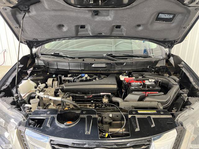 Used 2018 Nissan Rogue SV w/ Sun & Sound Touring Package image 11