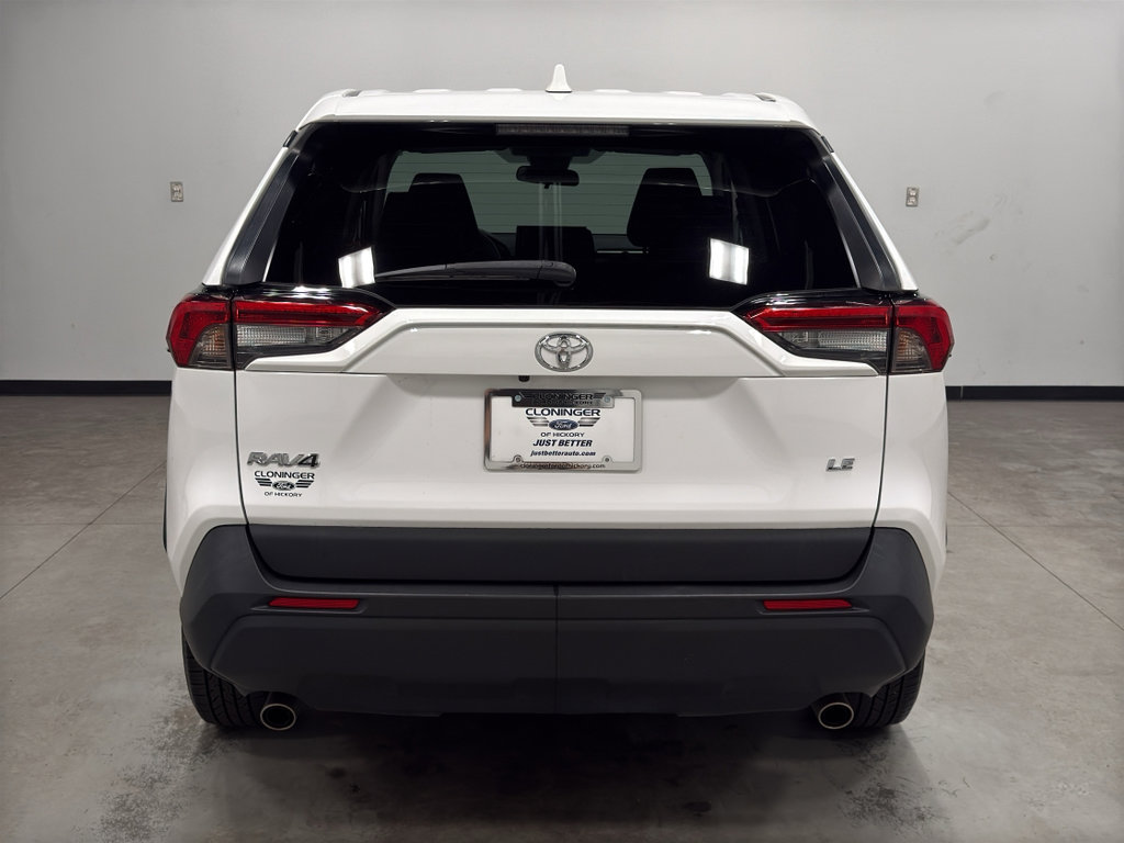 Used 2022 Toyota RAV4 LE image 7