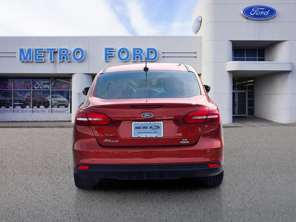 Certified 2018 Ford Focus SE w/ SE Appearance Package FWD image 4