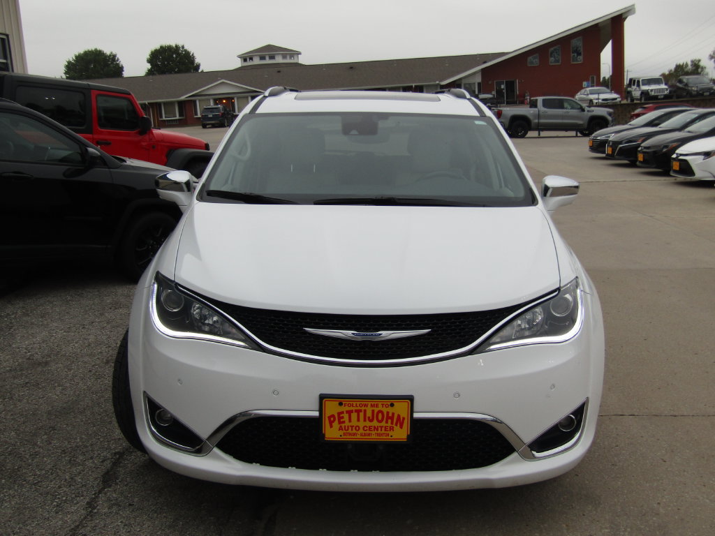 Used 2019 Chrysler Pacifica Limited w/ Tire & Wheel Group FWD image 13