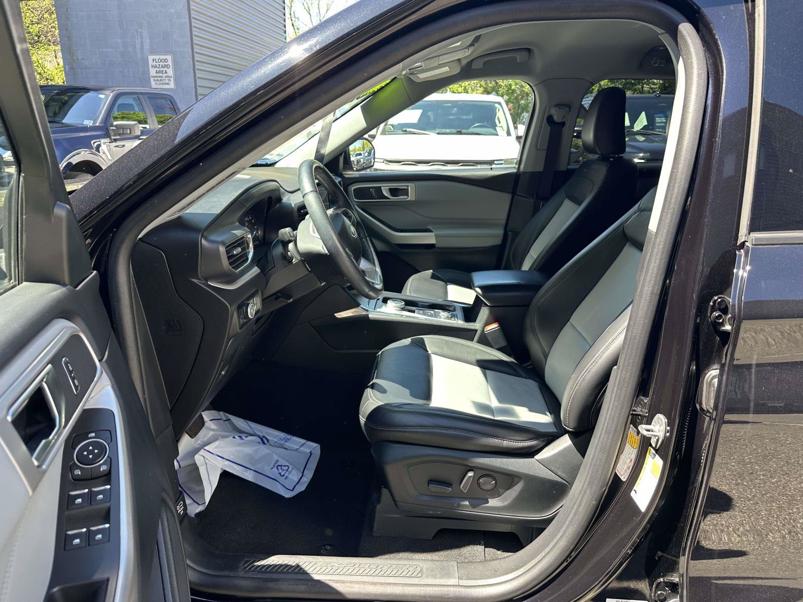 Certified 2023 Ford Explorer XLT w/ Equipment Group 202A AWD/4WD image 17