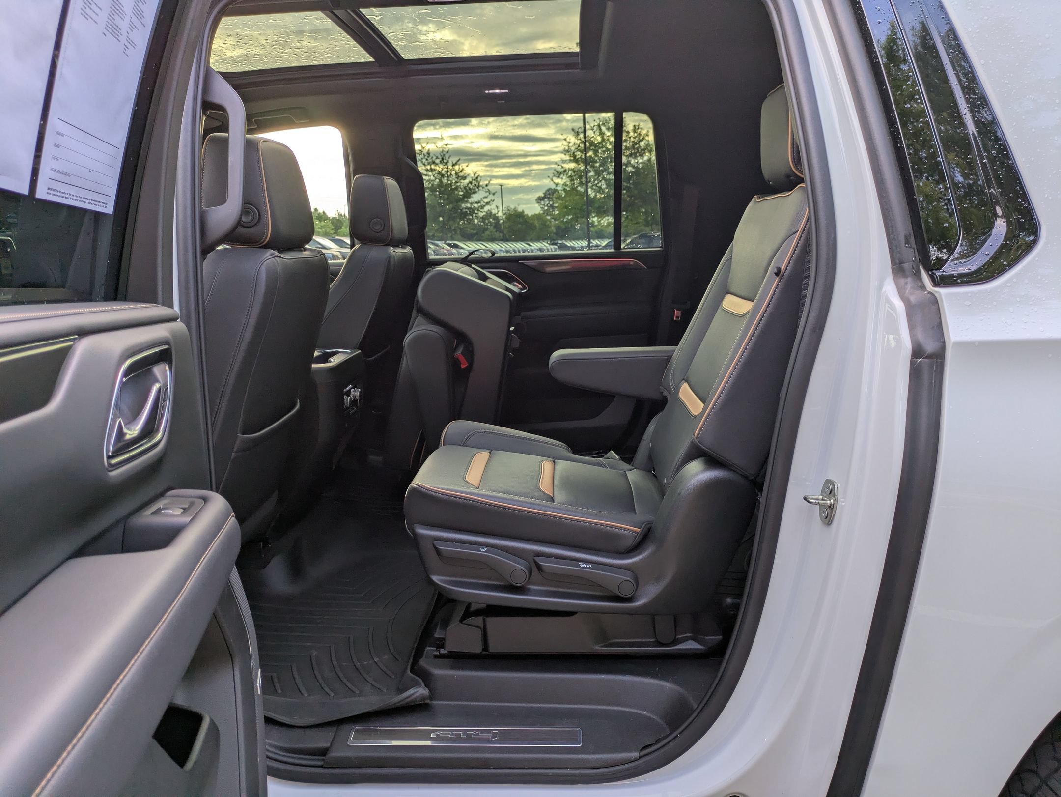 Used 2023 GMC Yukon XL AT4 AWD/4WD image 28