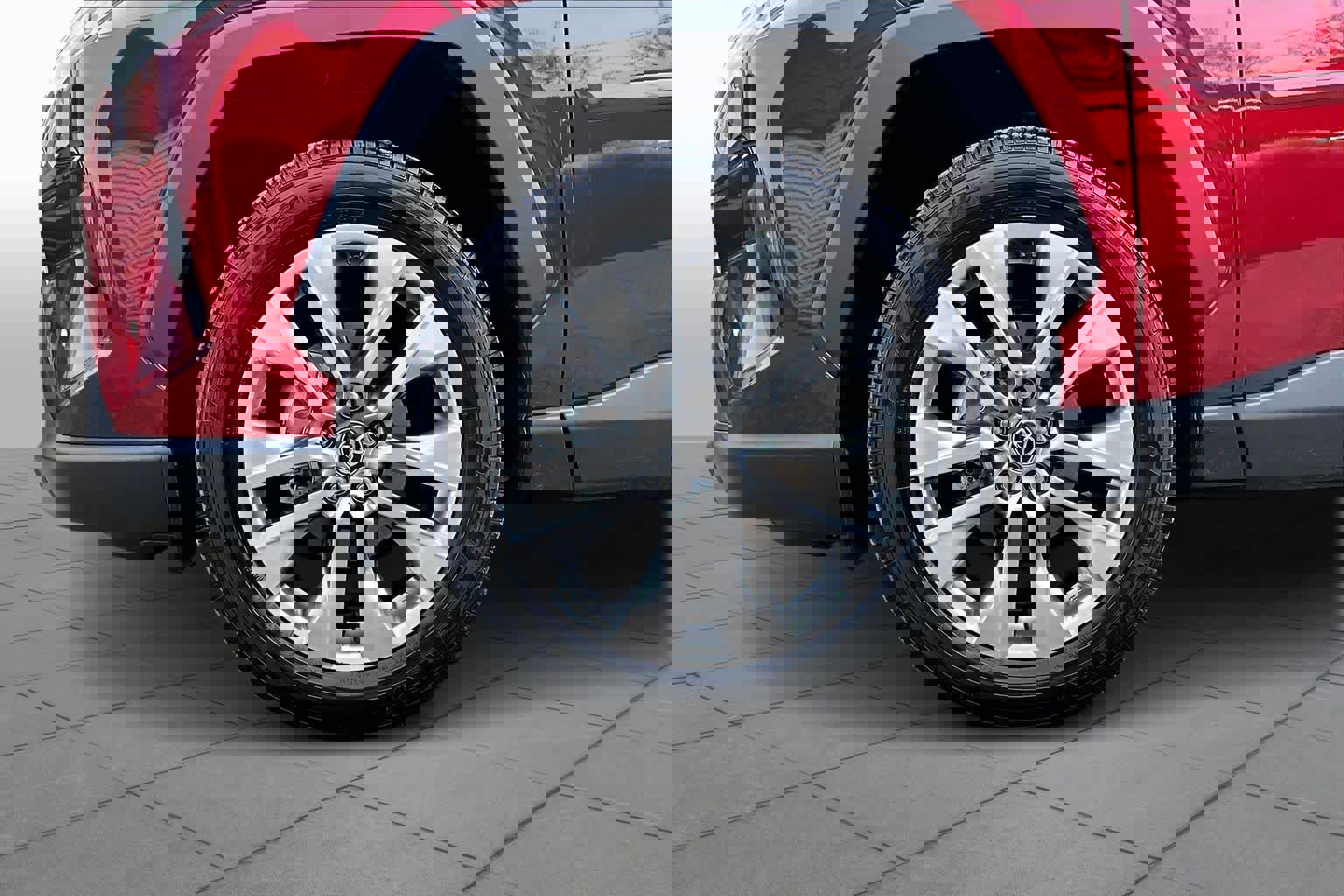 Used 2025 Toyota RAV4 XLE Premium image 14