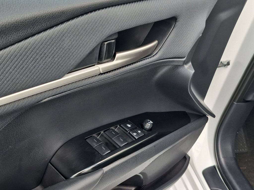 Used 2025 Toyota Camry SE FWD image 11