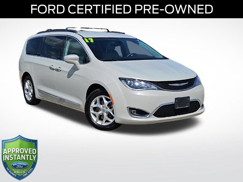 Used 2017 Chrysler Pacifica Touring-L w/ Tire & Wheel Group FWD image 1