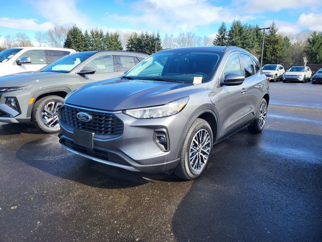 Certified 2024 Ford Escape SE image 2