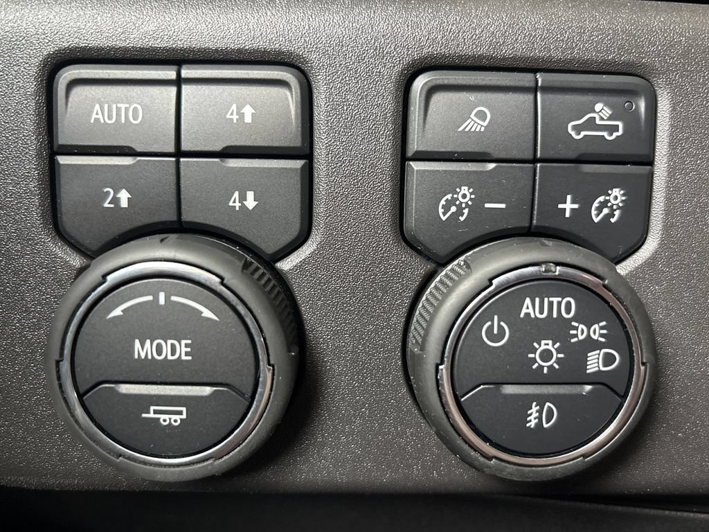 Used 2025 Chevrolet Silverado 1500 ZR2 w/ Technology Package AWD/4WD image 16