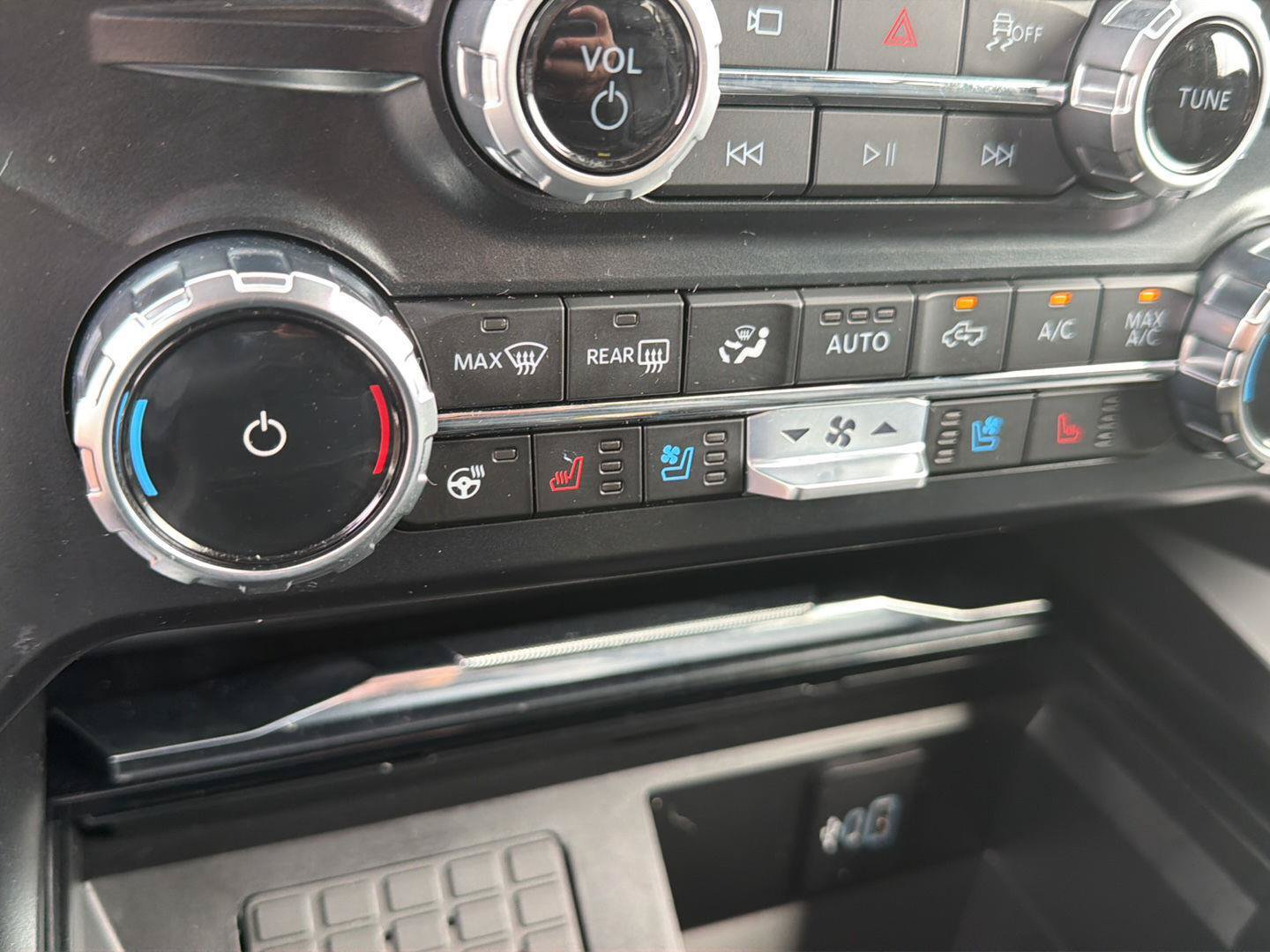 Certified 2026 Ford F350 Lariat RWD image 29